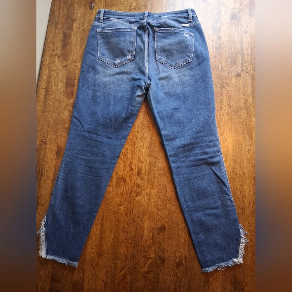 KanCan Medium Wash Disyressed Hem Estilo KC9167QM 13/30